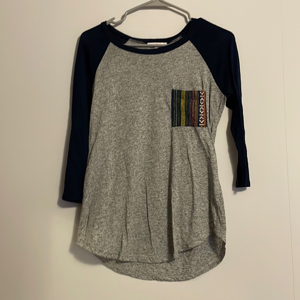 Women’s Medium 3/4 Sleeve Shirt - M